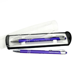 Długopis z grawerem dwustronnym, w etui plastikowym.