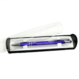 Długopisy z grawerem jednostronnym, w etui plastikowym.